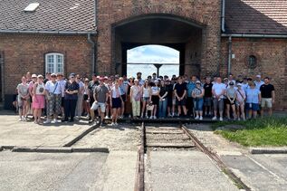 Die Schulgemeinschaft der RSL in Auschwitz